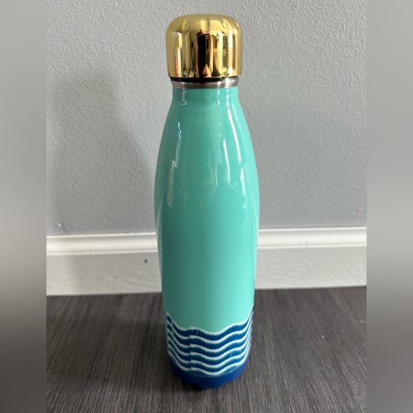 Beach hair don’t care water bottle - good condition - Picture 2 of 3